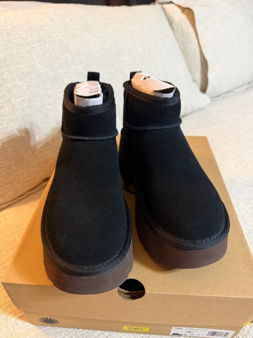 Ugg short winter shoes - Picture 3 of 4